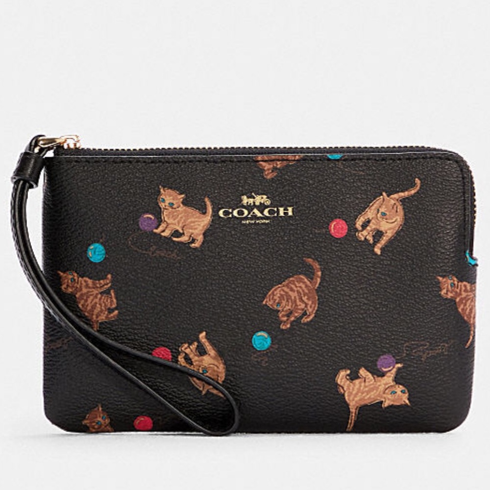 Coach Corner Zip wristlet with cat Print
